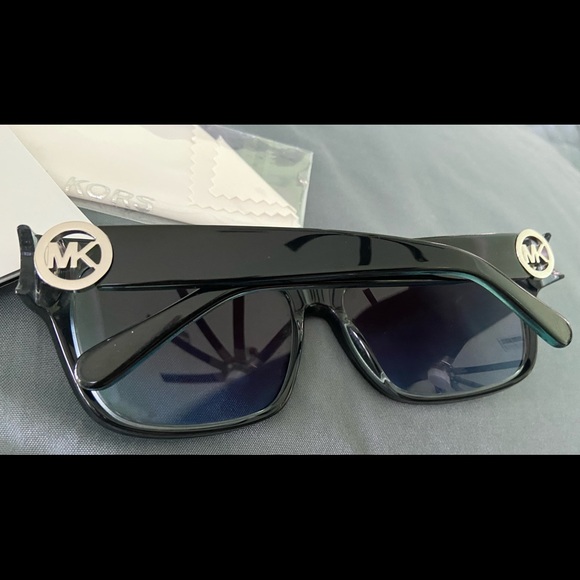 Michael Kors MK6003 Salzburg Sunglasses Case/Cloth - Picture 3 of 4